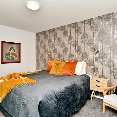 Brockworth Place - Christchurch Holiday Homes Ngoại thất bức ảnh
